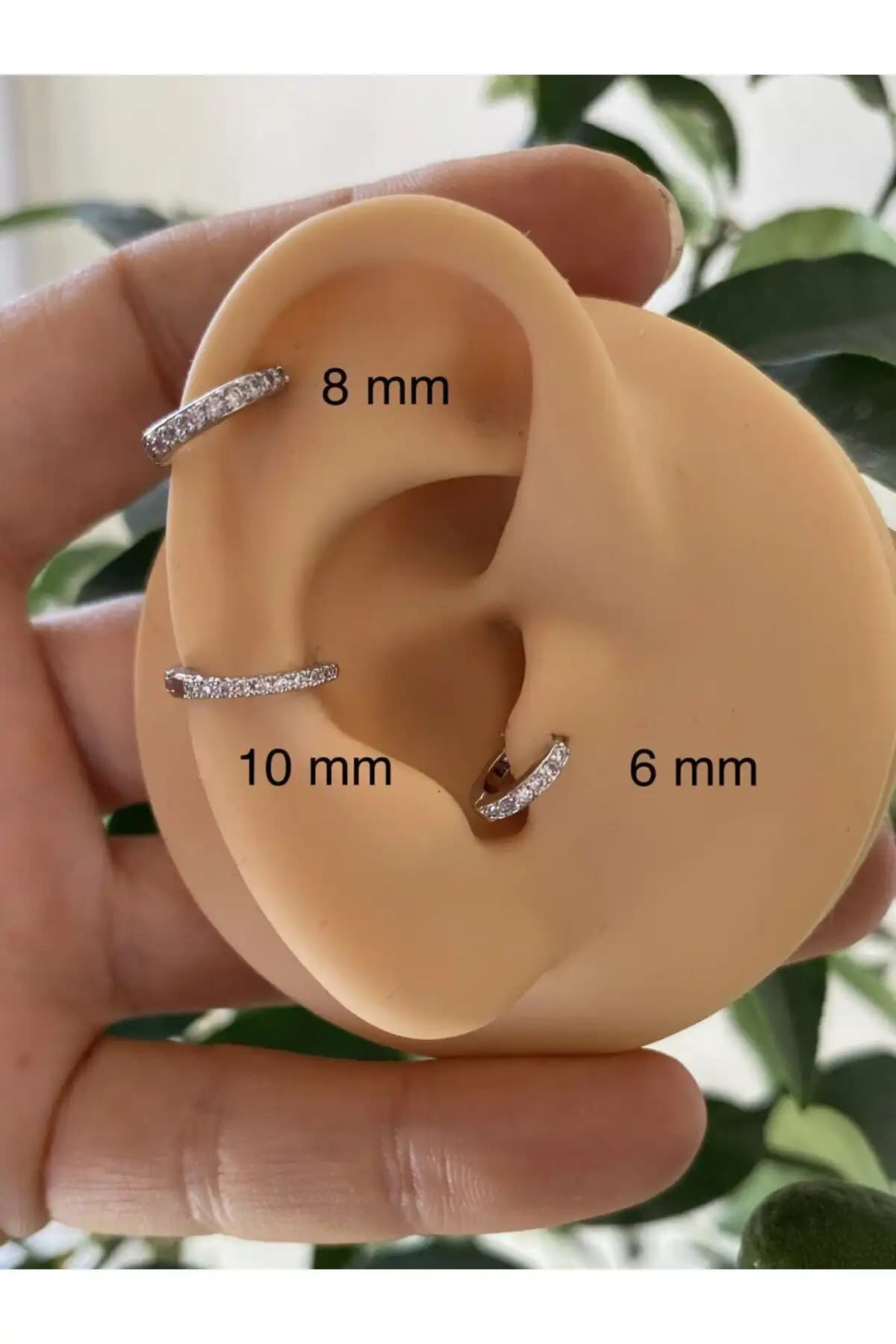 Arescollection Zircon Taşlı Halka Piercingleri ile Estetik ve Dayanıklı Kulak Aksesuarları