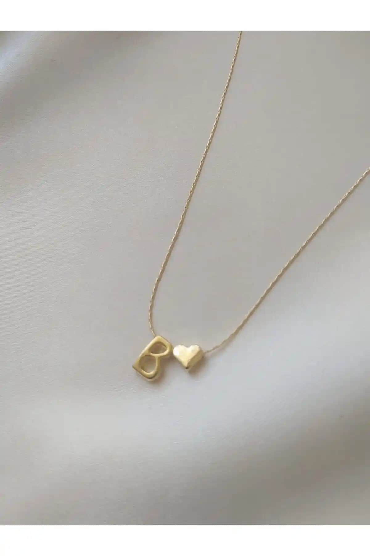 Asia by Leuvoié B Harfli Kolye Şık ve Modern Tasarımıyla Öne Çıkan Takı Seçeneği