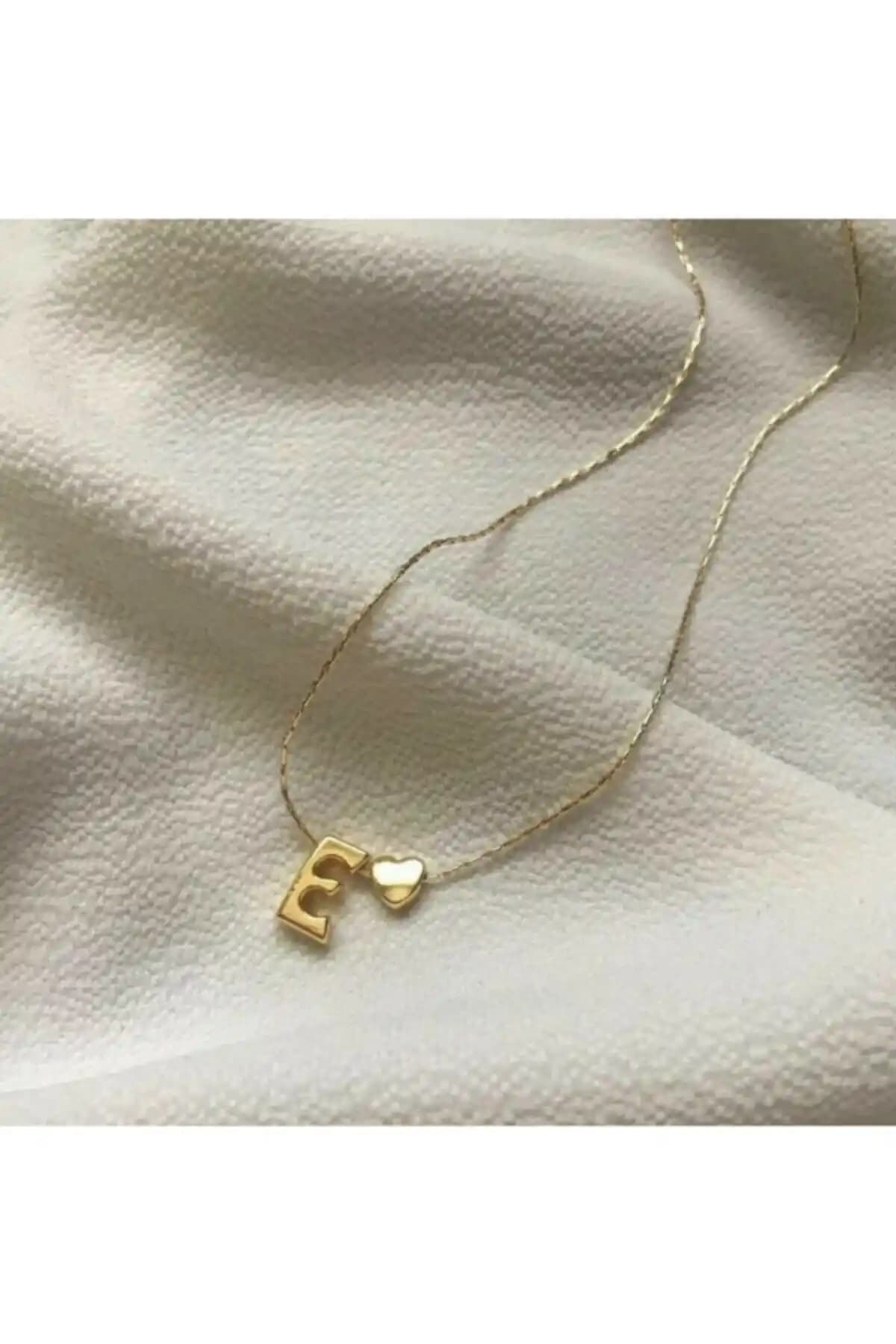 Asia Chic Kadın Sarı E Harfli Kalpli Kolye Şık ve Zarif Günlük Takı Seçeneği