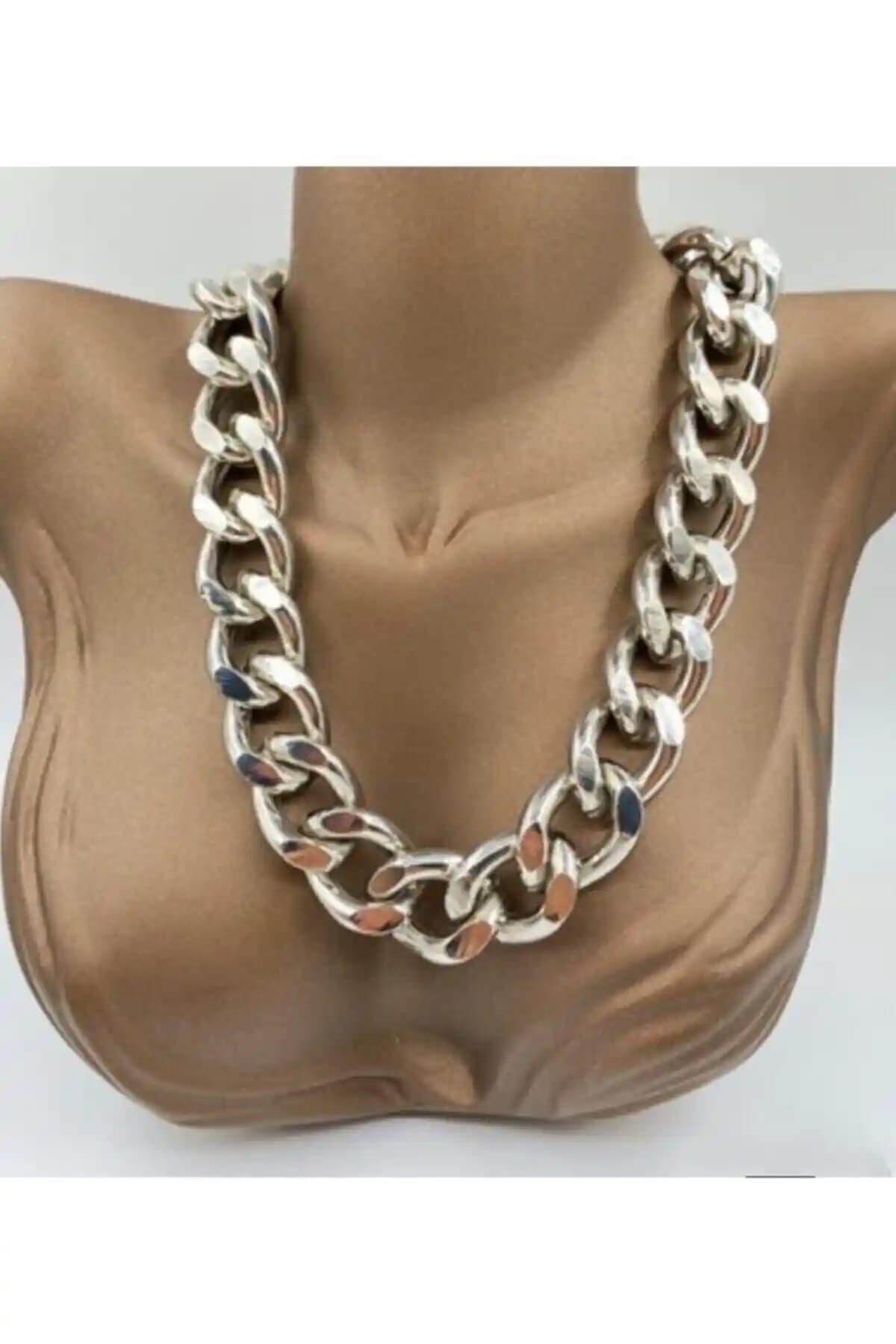 Asia Chic Kalın Zincir Kolye: Modern Tasarım ve Doğal Detaylarla Şıklık Yaratın