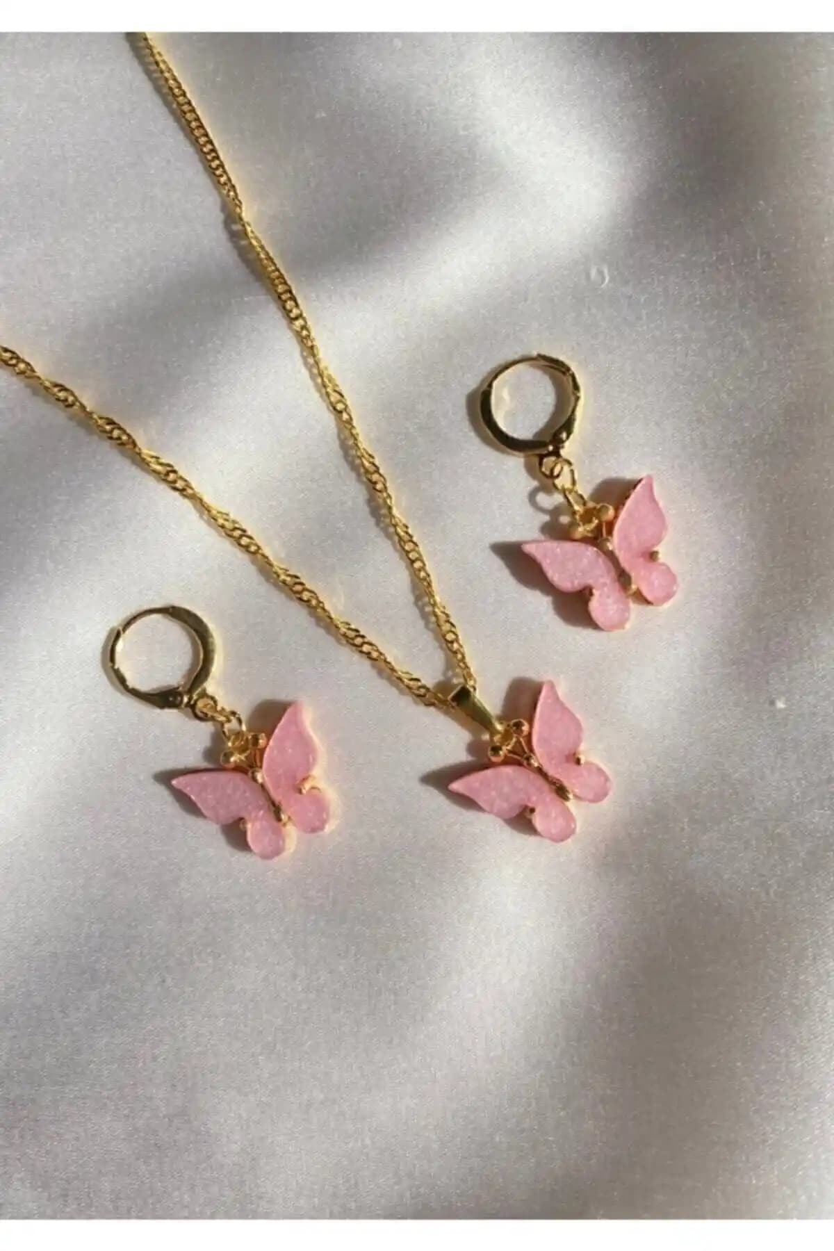 Asia Chic Pembe Kelebek Takı Seti: Zarif ve Feminen Tasarım ile Günlük Şıklık