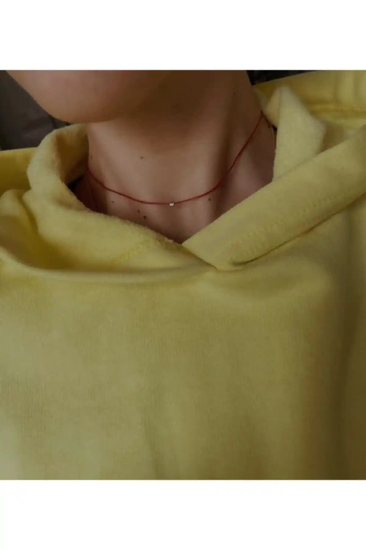 Atelier Burcu Boncuklu Kırmızı Ip Kolye: Şıklık ve Zarafetin Modern Buluşması