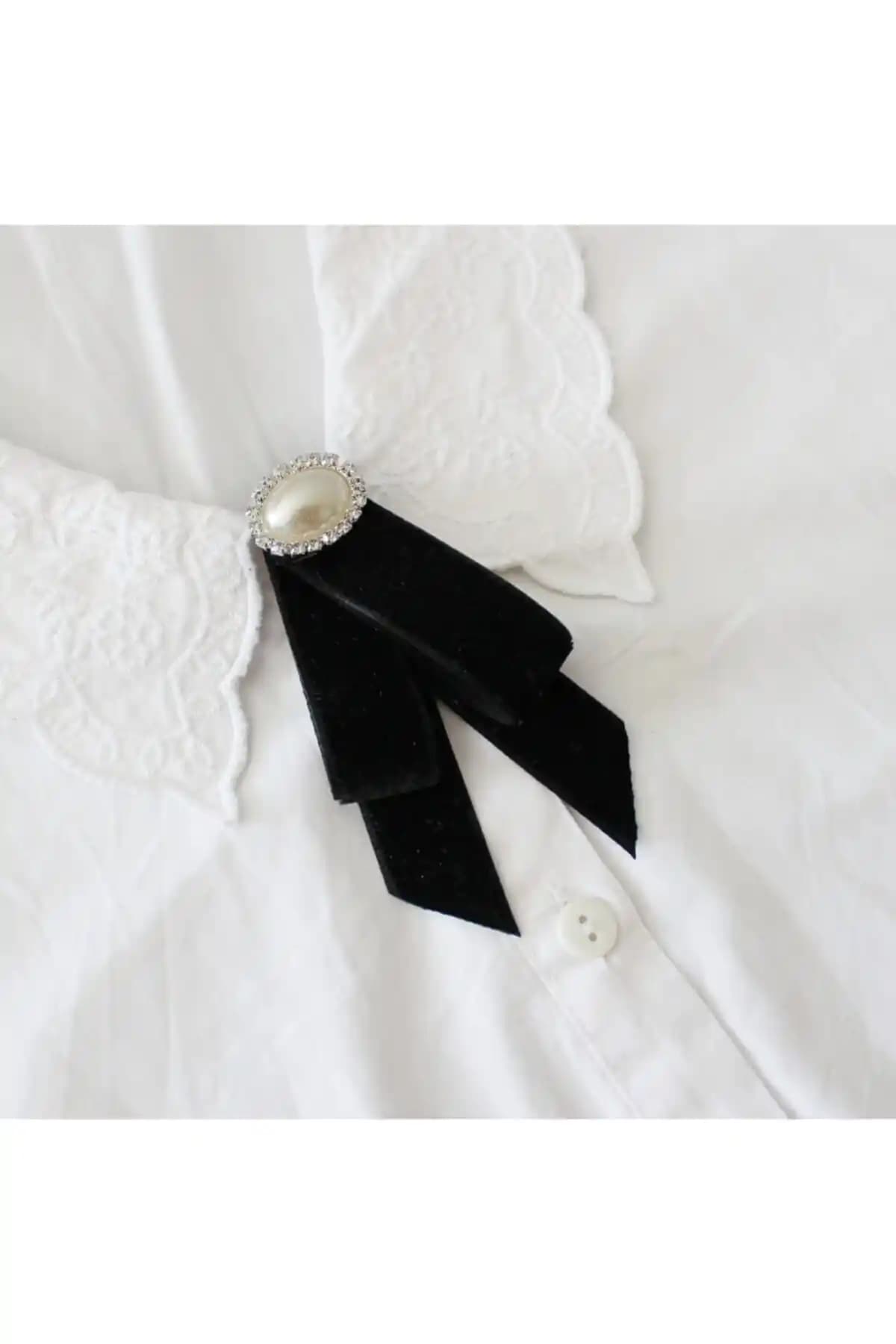 Audra El Yapımı Kadife ve İnci Taşlı Broş Modern Zarafet İçin Uygun Bir Aksesuar