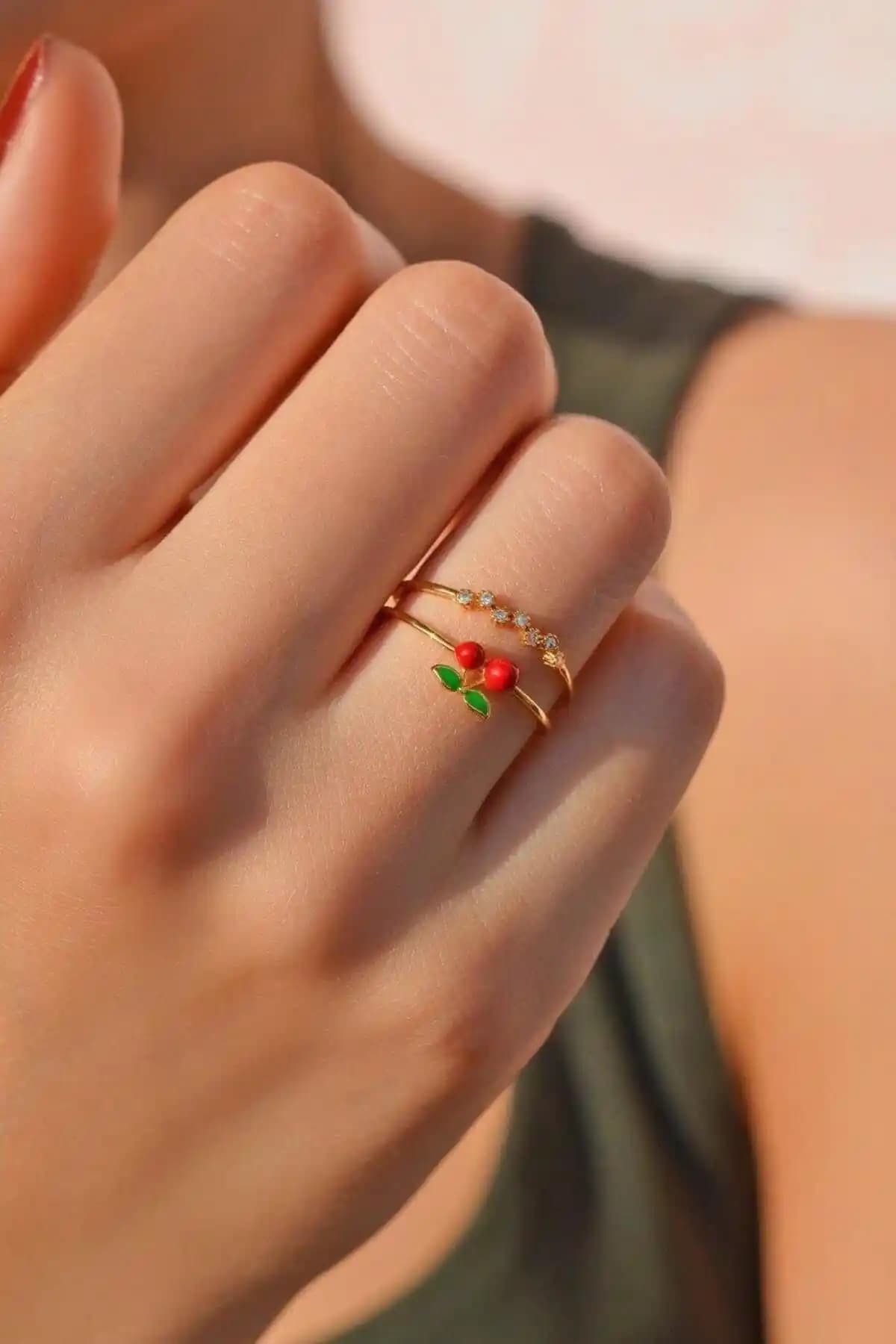 Ayarlanabilir Kiraz Yüzük: Renkli ve Modern Tasarımıyla Şıklığın Yeni Adı