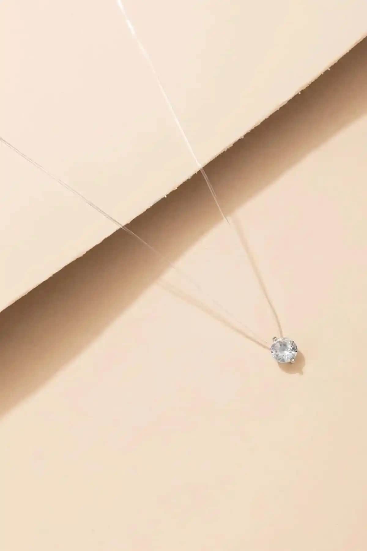 BAHELS Kristal Taşlı Hayalet Kolye: Zarif ve Şık Tasarımıyla Günlük ve Özel Kullanım İçin