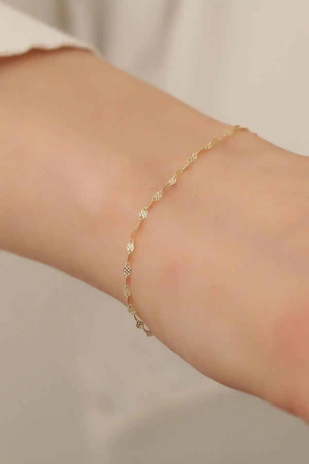 Bayar Gold Altın Bileklik: Zarif ve Dayanıklı 14 Ayar Altın Tasarımı