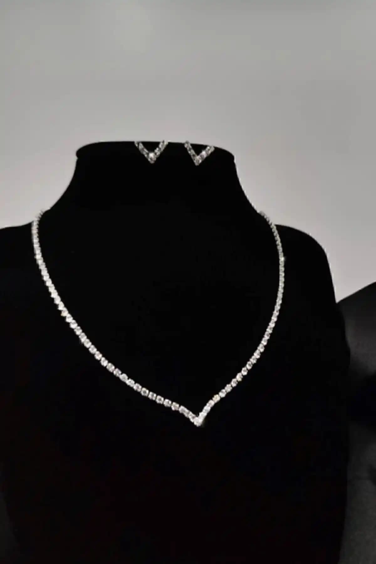 BB wikiki ve Kenan Takı Su Yolu Abiye Takı Setleri Karşılaştırması