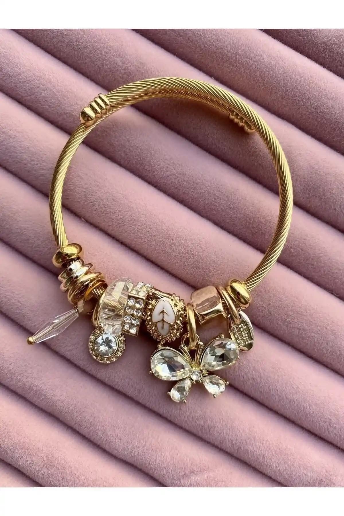 Bee Çelik Charm Bileklik: Modern Tasarım ve Dayanıklılıkla Şıklık Yaratın