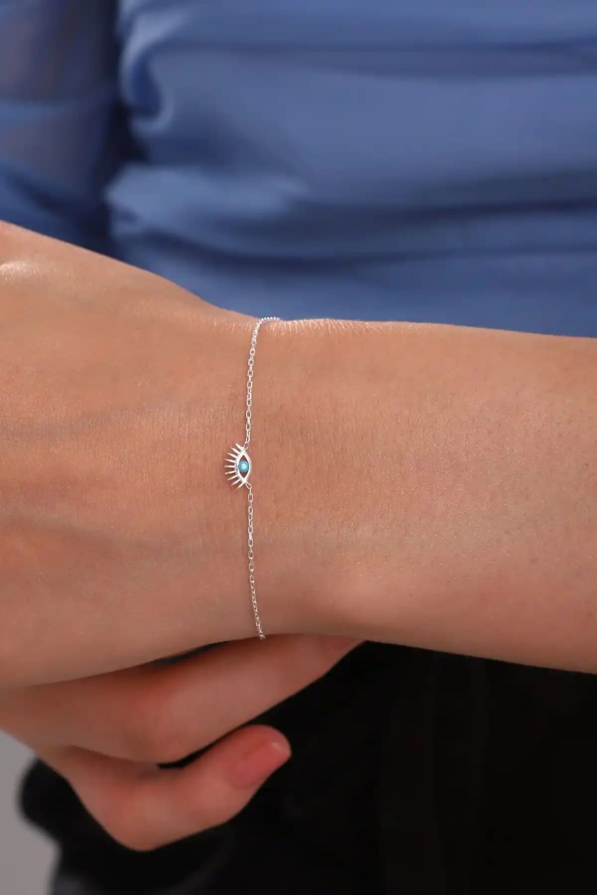 Bilsen Store ve Lovera Jewellery Bileklikleri Karşılaştırması: Tasarım ve Özellikler Analizi