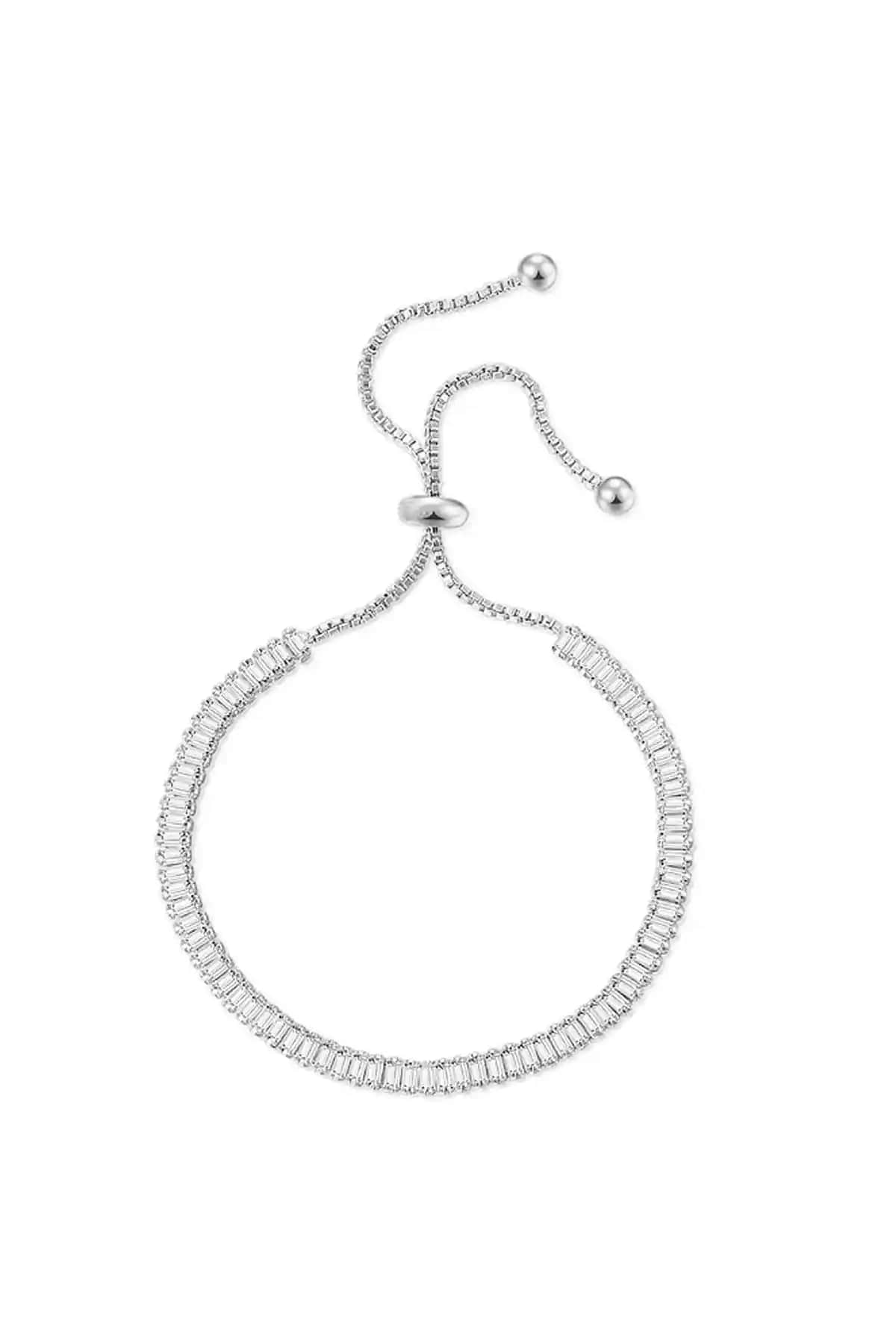 Chavin Su Yolu Baget Beyaz Taşlı Asansörlü Bileklik: Şıklık ve Kalitenin Modern Buluşması