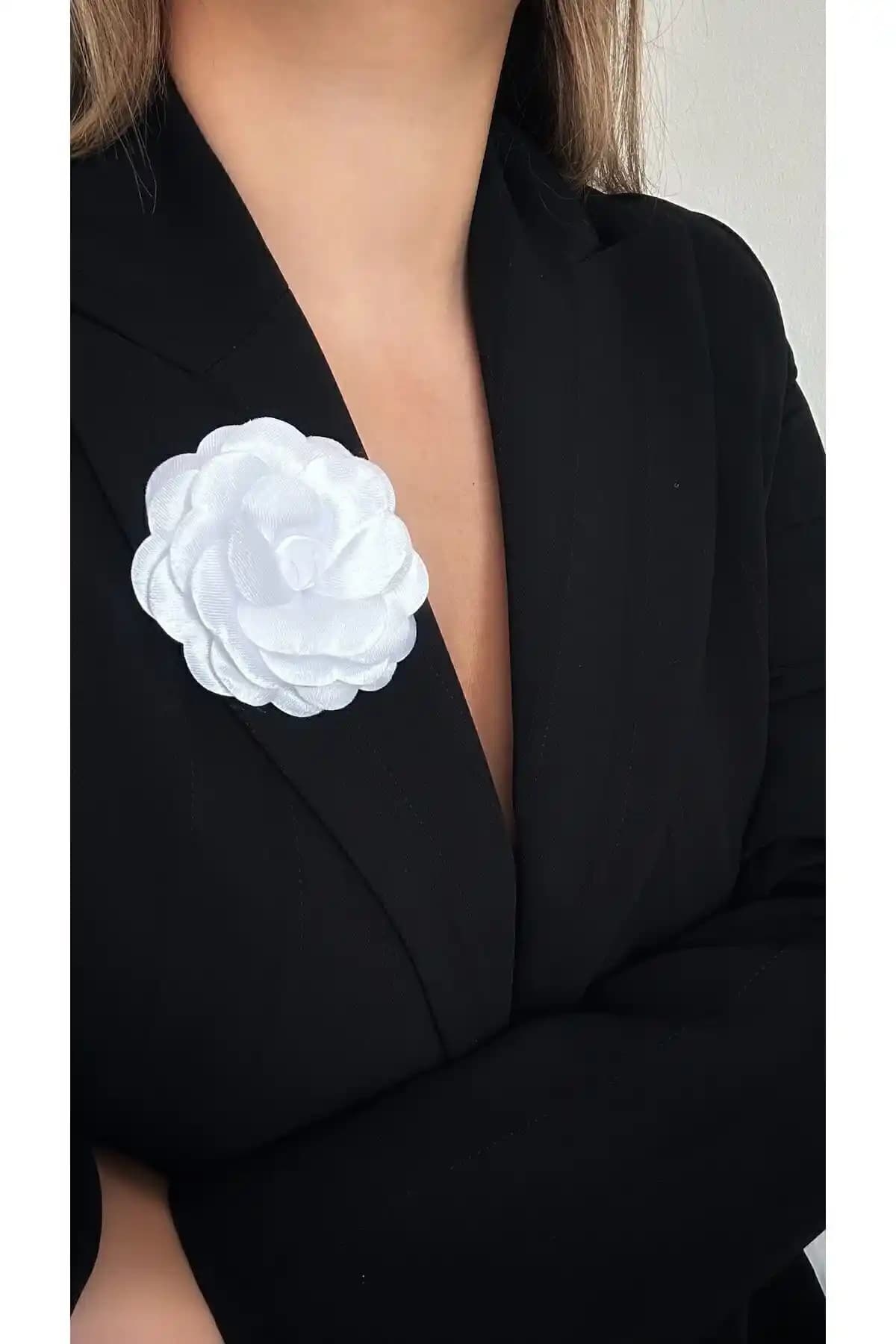 Çiçek Broşları Karşılaştırması: Âlâ Atelier ve CHANCE GİFT Ürünleri İncelemesi