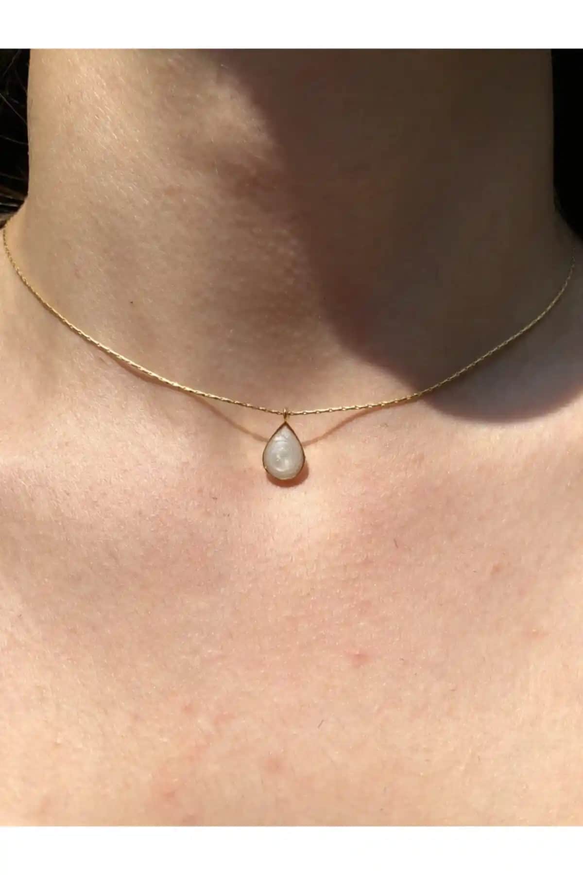 Claritas Kadın Altın Kaplama Sedef Taş Damla Kolye Şık ve Zarif Tasarım Özellikleri