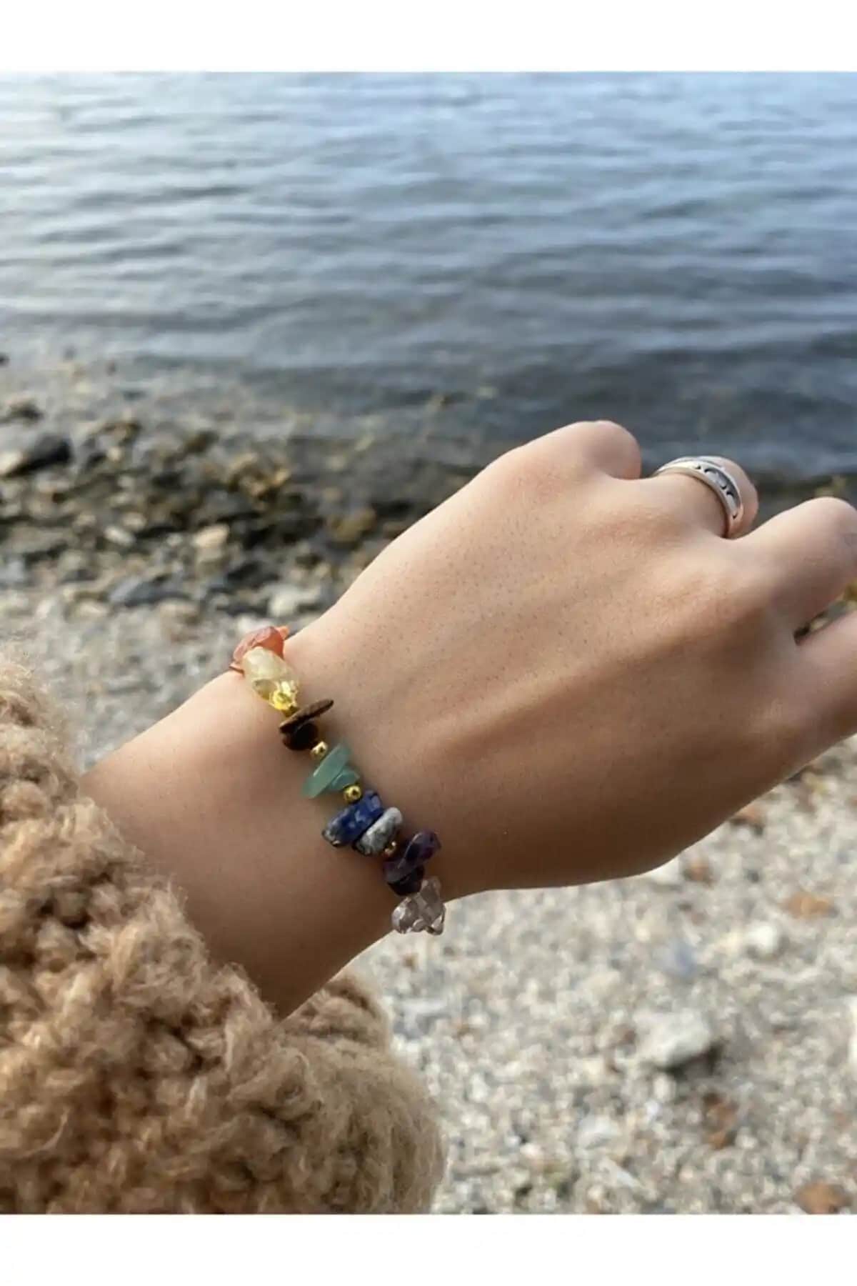 Dejavu TR Yedi Çakra ve Ssilhoutte Ametist Bileklik Karşılaştırması