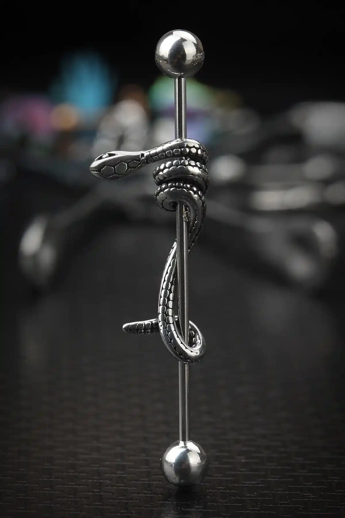 Depozoom Cerrahi Çelik Yılan Piercing: Modern ve Şık Takı Seçeneği