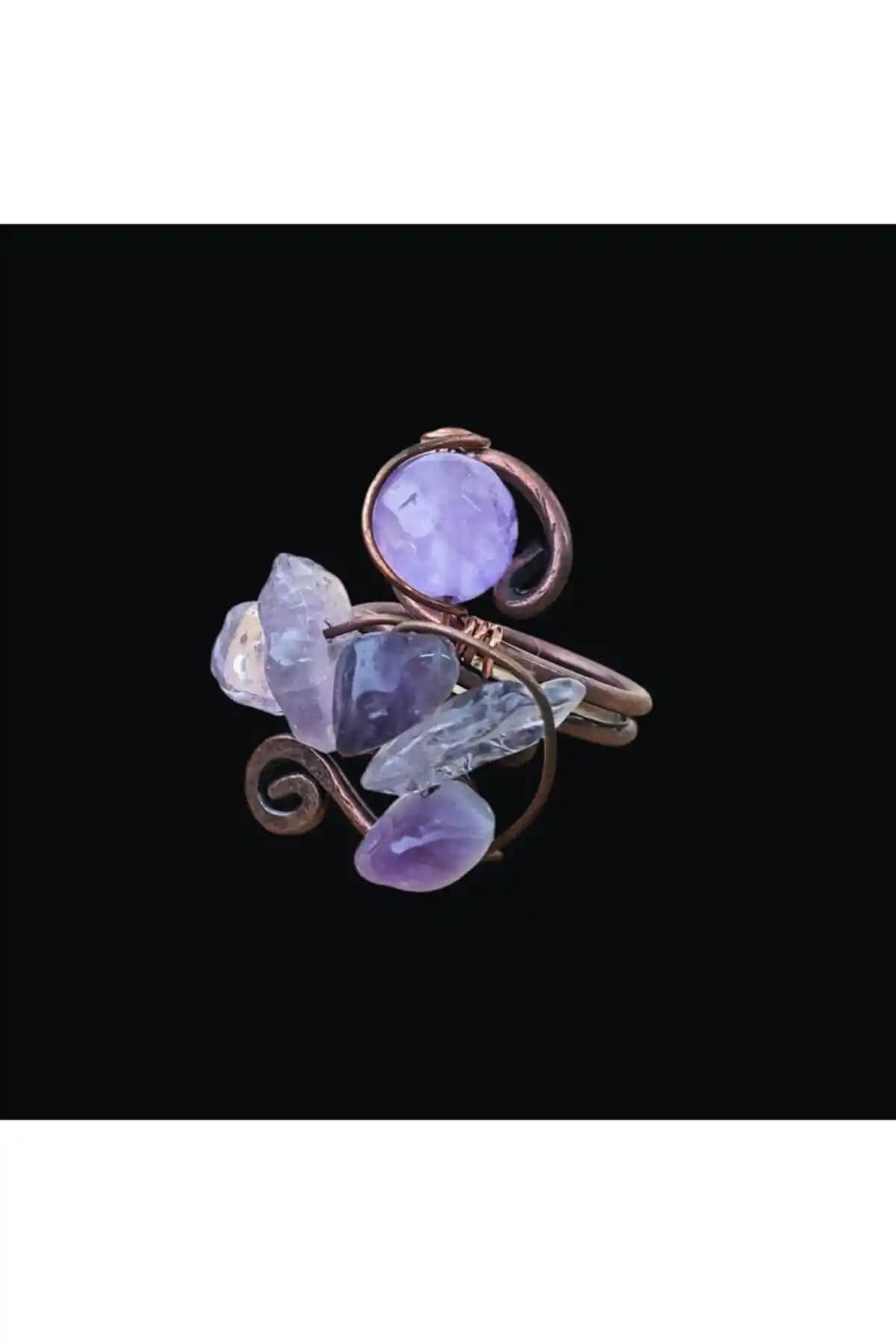 Doğal Ametist Taşlı Bakır Yüzük: Şıklık ve Doğallığın Zarif Buluşması