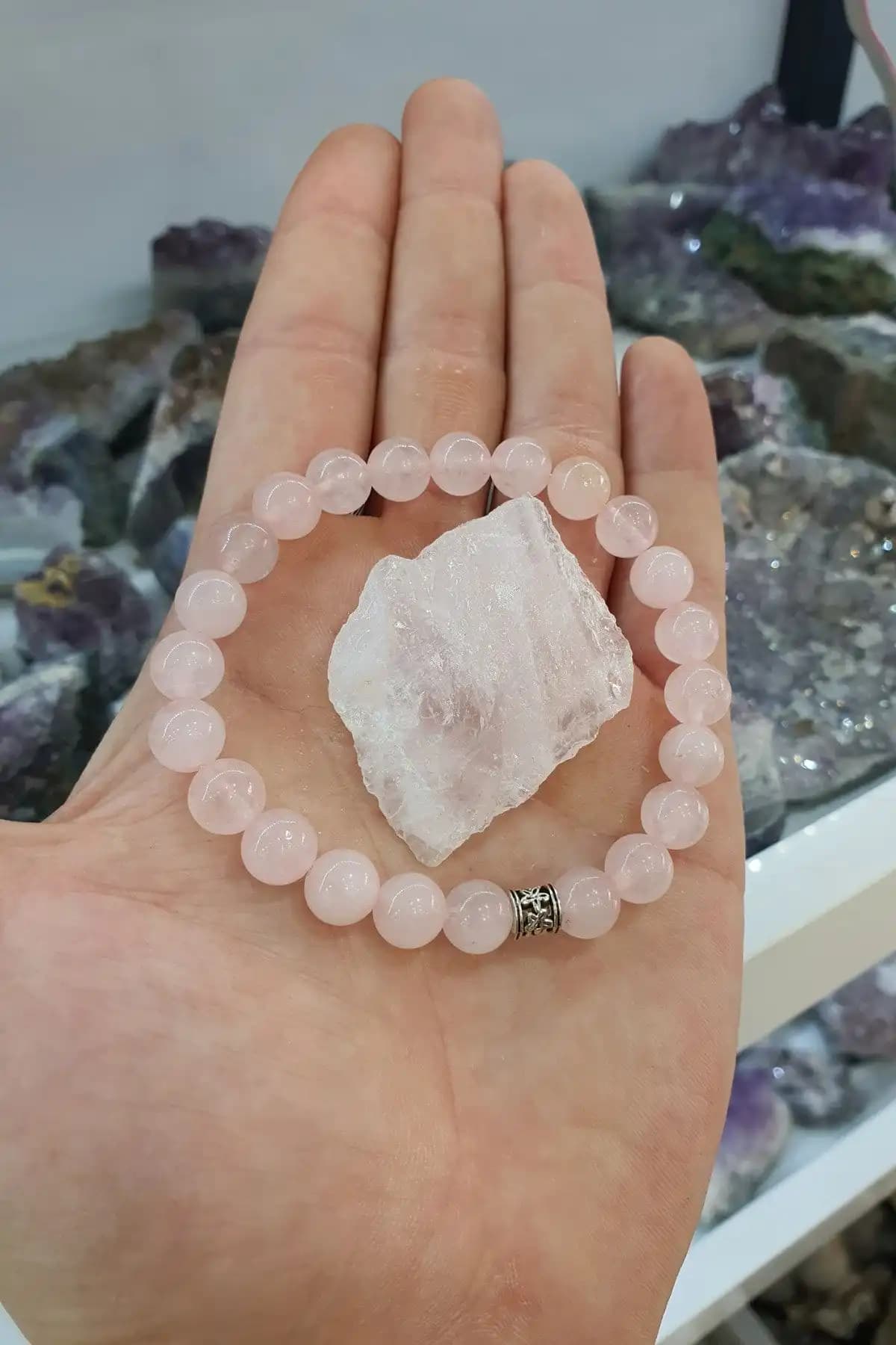 Doğal Pembe Kuvars Bileklikleri: Estetik ve Ruhani Faydalarla Dolu Takı Seçenekleri