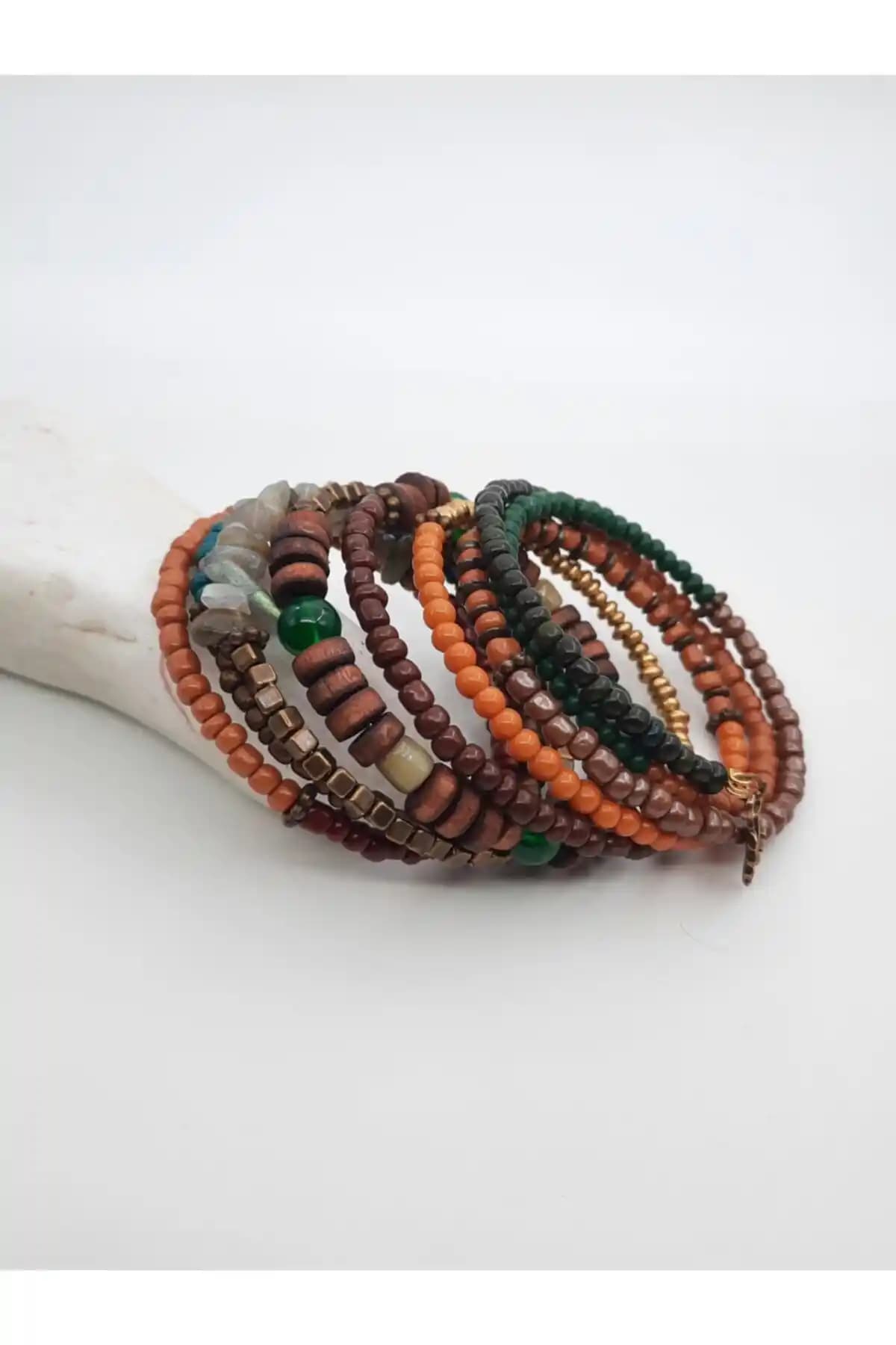 El Yapımı Doğal Taşlı Çoklu Bileklik – Benzersiz ve Zamansız Takı Tasarımı