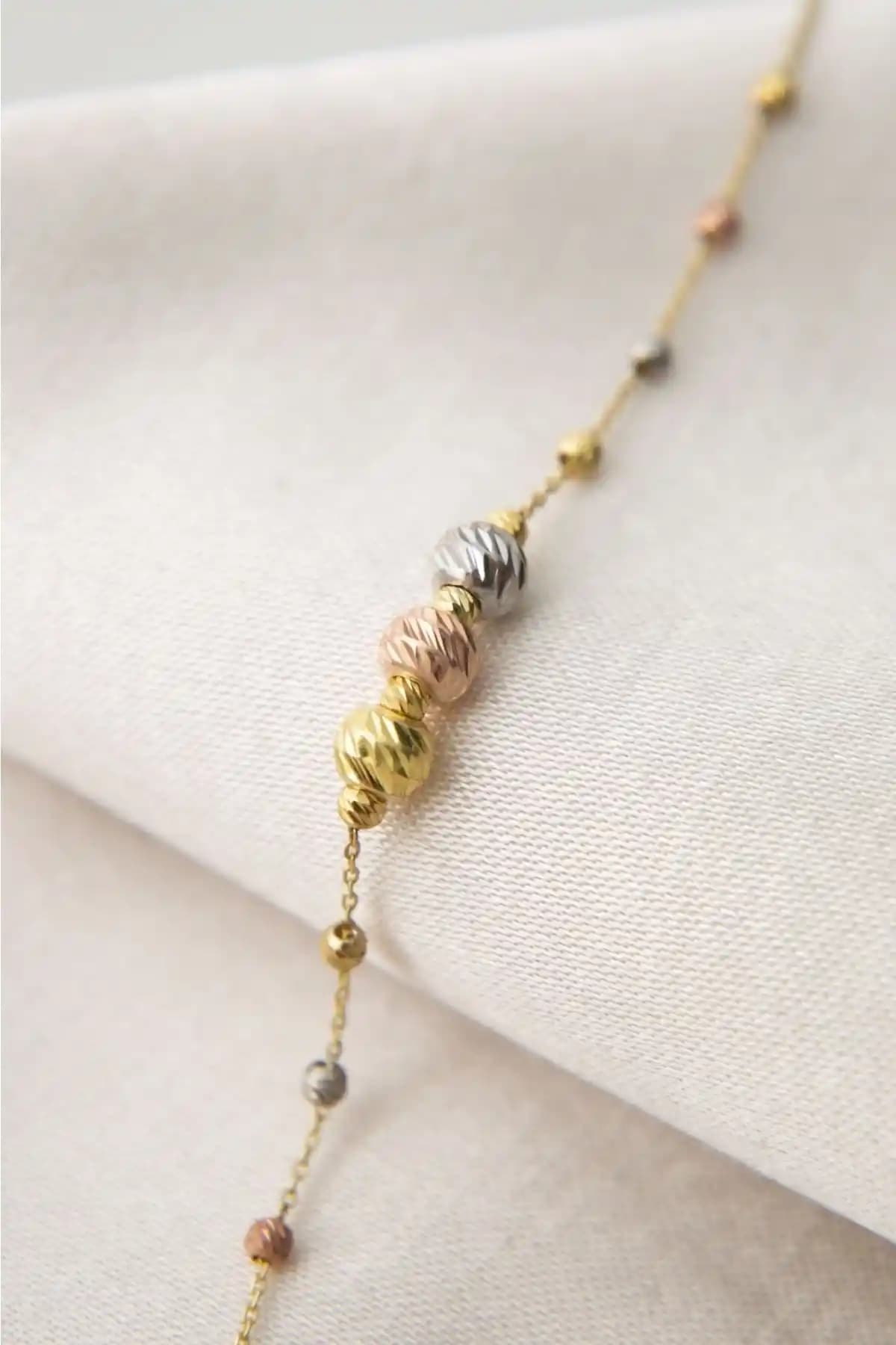 Elika Silver Kadın Bileklikleri Karşılaştırması: Modaya Uygun ve Şık Seçenekler