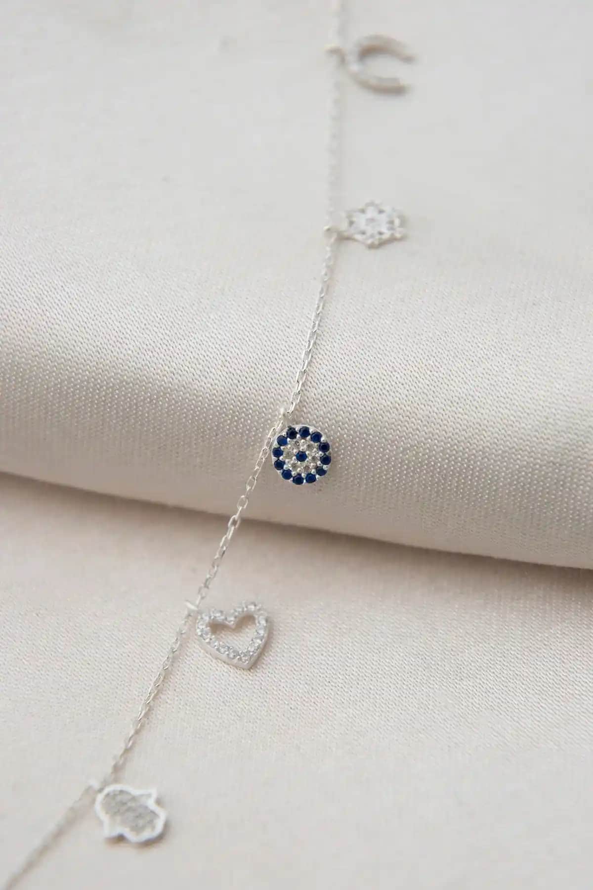 Elika Silver Kadın Bileklikleri Karşılaştırması: Şans ve Taşlı Modellerin Özellikleri