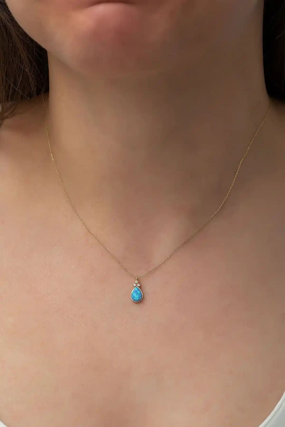 Elika Silver Kadın Kolye Karşılaştırması: Opal ve Gezegen Modeli Tasarımlar