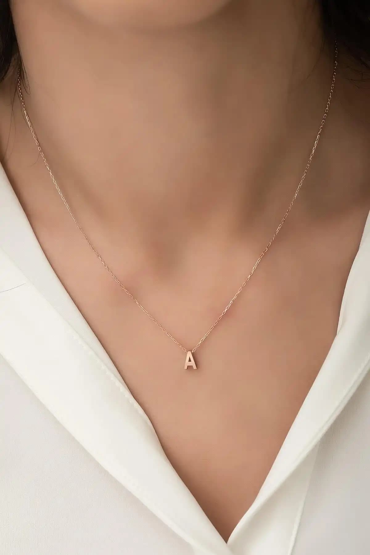 Elika Silver ve Rachon Azuris Harf Kolye Karşılaştırması: Tasarım ve Malzeme Farkları 1