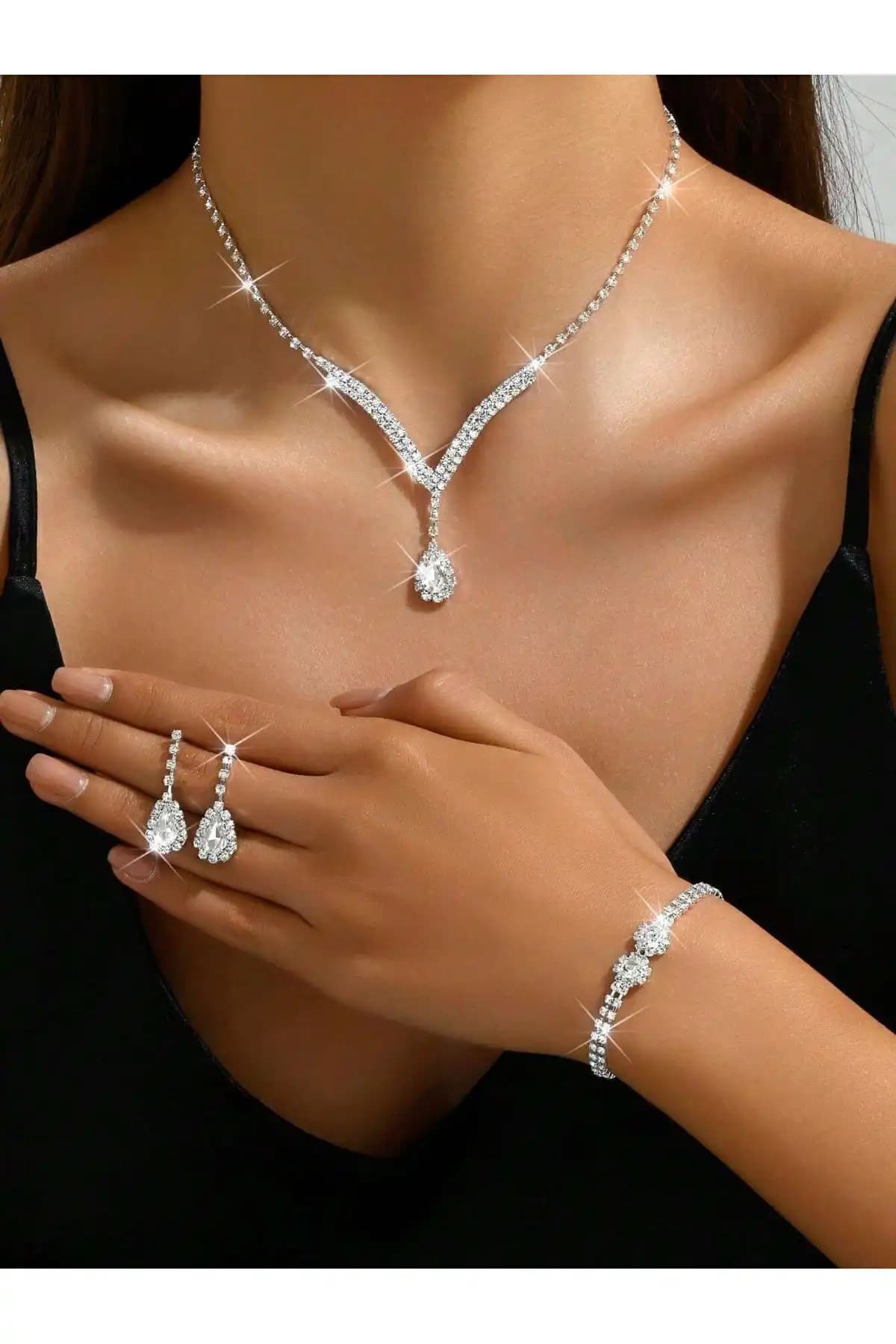 Estilo Lingerie ve Miavi Silver Takı Setleri Karşılaştırması ve Detayları 1