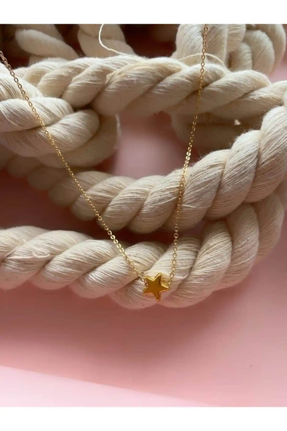 Everglow Jewelry Minimal Yıldız Kolye: Modern ve Zarif Takı Tasarımı