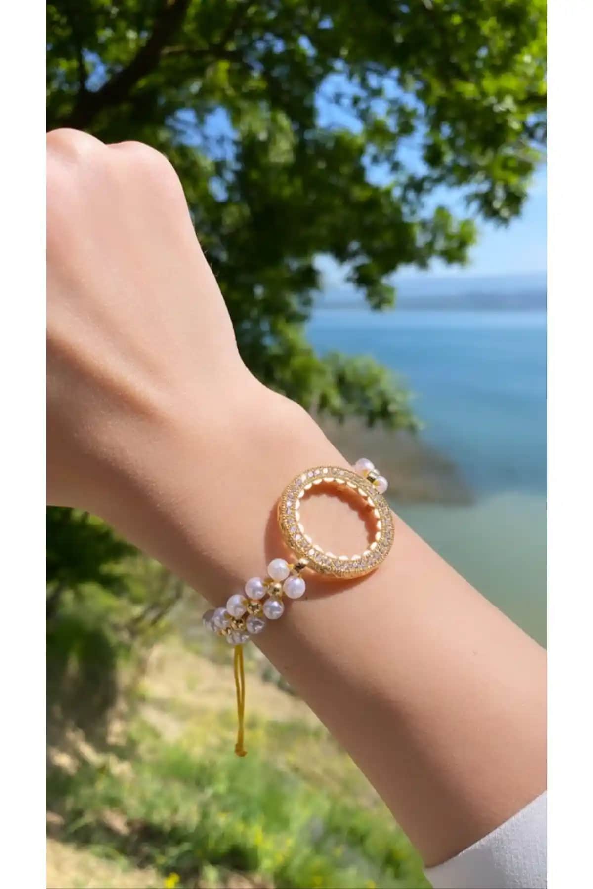 Fanjew Çeyrek Altın Uyumlu İnci Bileklik: Zarafet ve Şıklığın Modern Yansıması