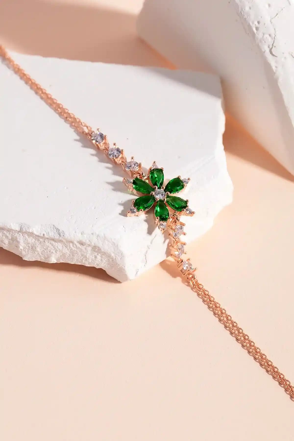 Feays Silver ve LOTUS JW Bileklikleri Karşılaştırması: Tasarım ve Malzeme Özellikleri