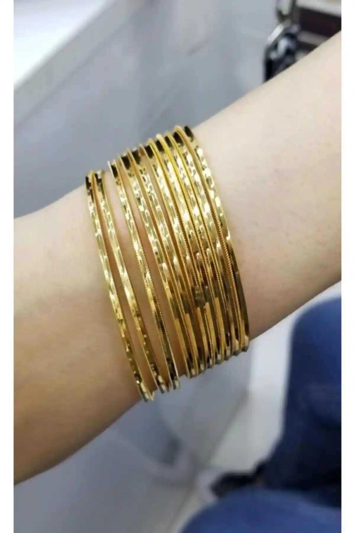 Genel Markalar 22 Ayar Altın Kaplama Ajda Bilezik Seti (10'lu) Şık ve Dayanıklı Tasarım