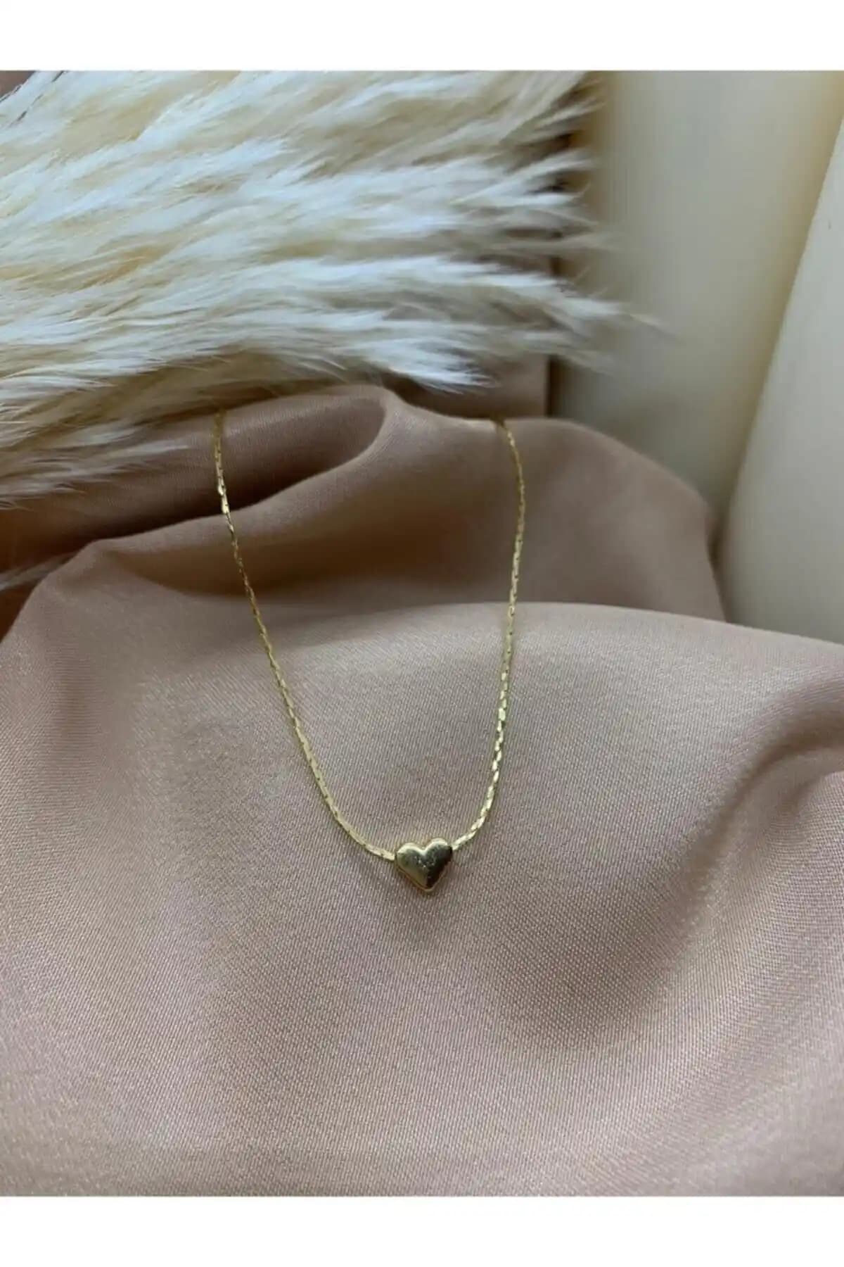 Genel Markalar Minimal Kalp Kolye: Şık ve Zarif Günlük Kullanım Aksesuarı