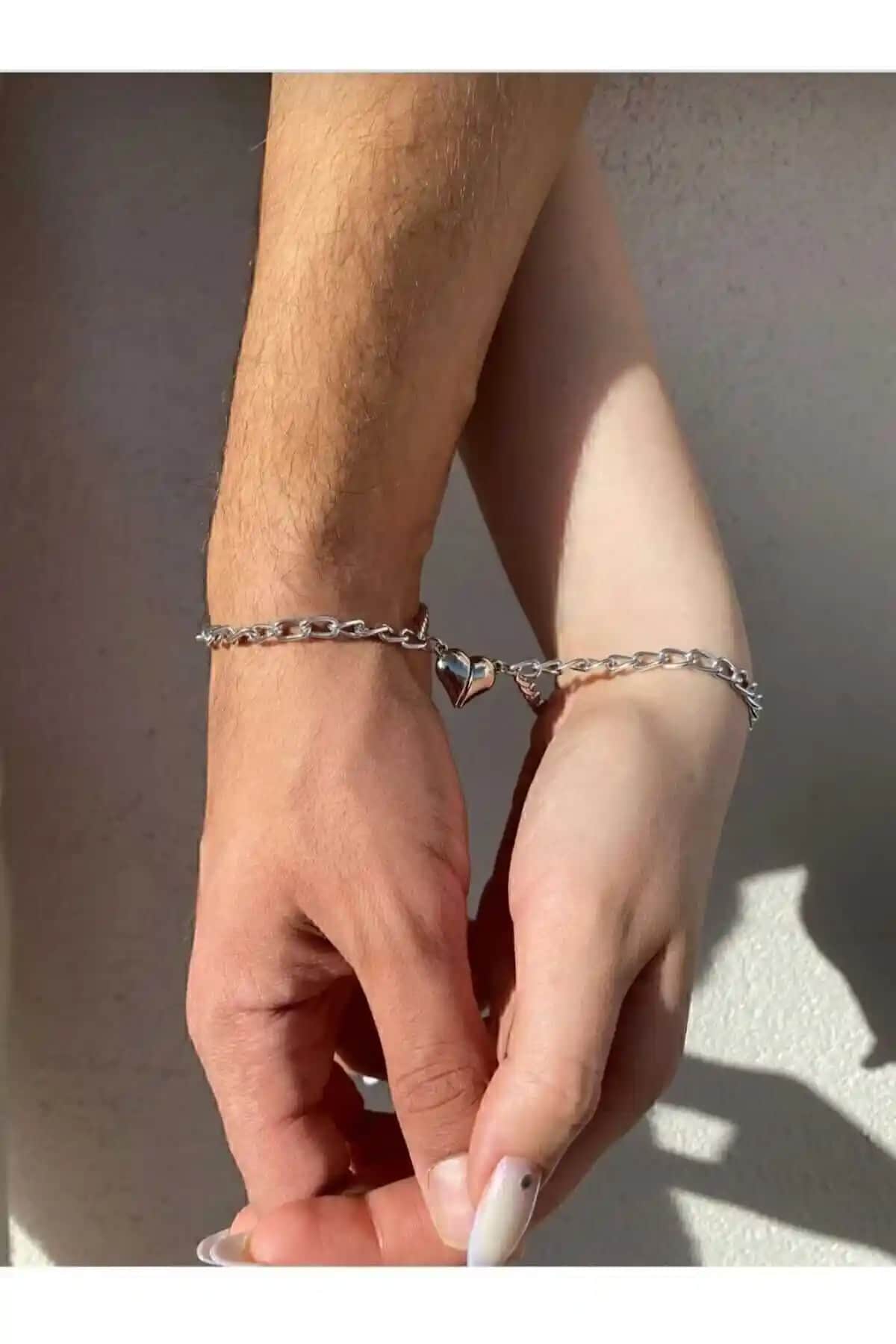 GLANZEND ve Therapy Aksesuar Mıknatıslı Sevgili Bileklikleri Karşılaştırması