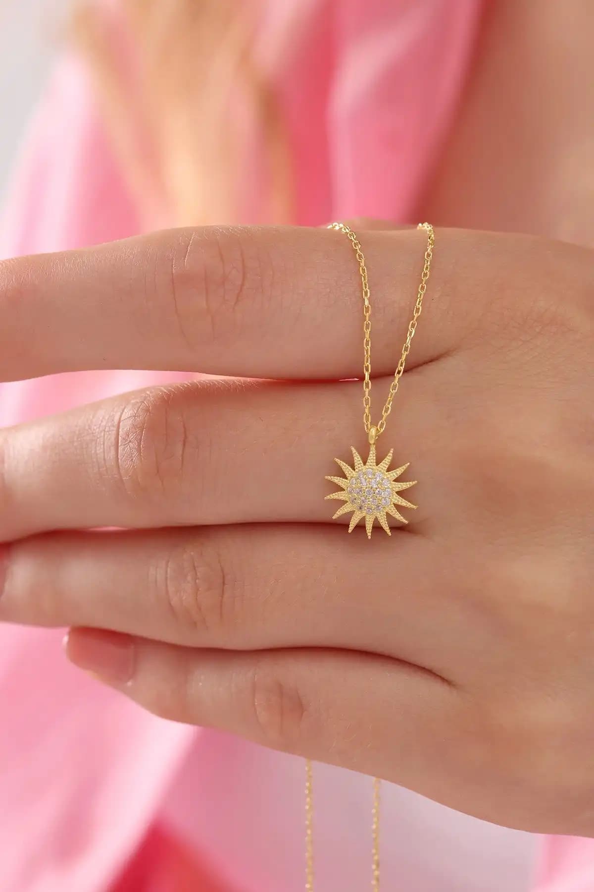 Gümüş Kolye Karşılaştırması: Bilsen Store ve Elika Silver Modellerinin Özellikleri 1