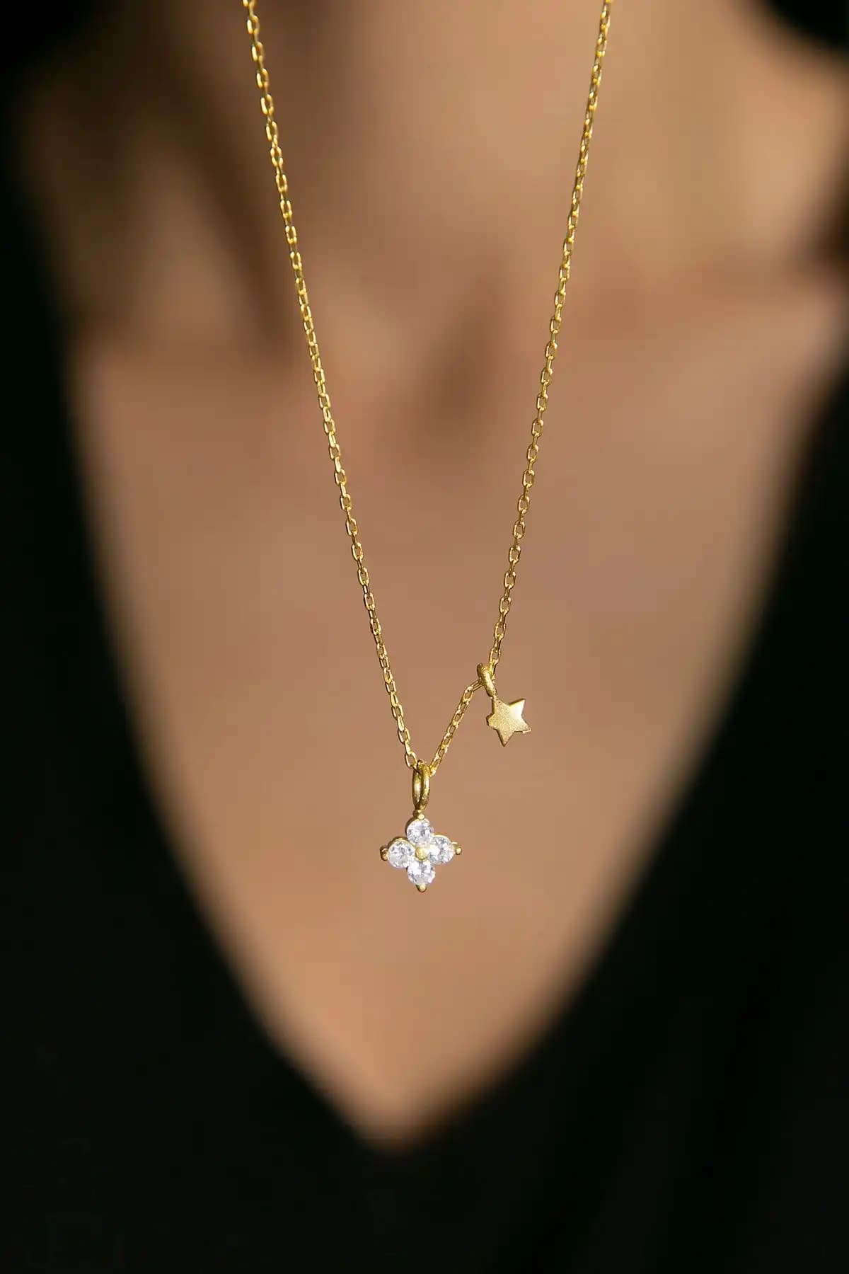 Gümüş Kolye Karşılaştırması: Bilsen Store ve Elika Silver Modellerinin Özellikleri 2