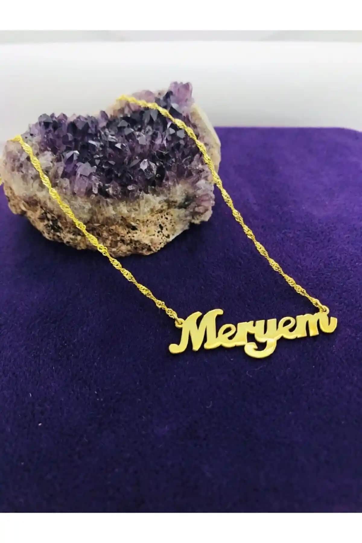 Gümüş Kolye Karşılaştırması: İsimli ve Singapur Zincirli Modellerin Özellikleri