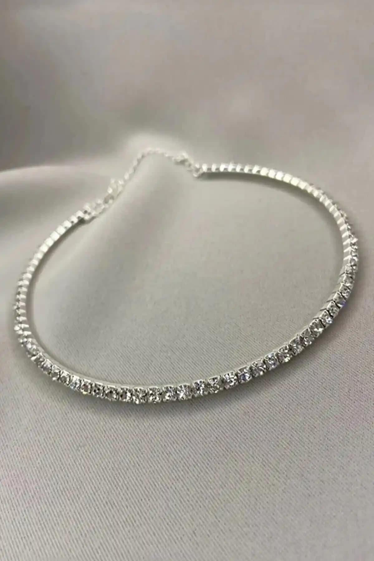 H&E DESIGN Kadın Rhinestone Choker Kolye Modern ve Zarif Tasarımıyla Şıklığınızı Tamamlar