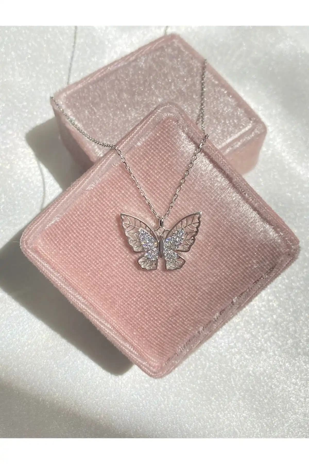 Harlofia Jewelry ve LOTUS JW Aşk Kolyesi Karşılaştırması: Hangi Ürün Sizi Daha Çok Yansıtır? 1