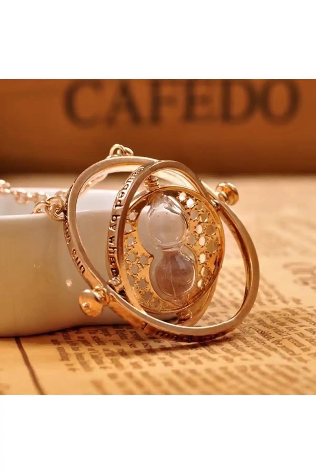 Harry Potter Temalı Zaman Döndürücü Kolye: Büyülü ve Modern Takı Seçenekleri