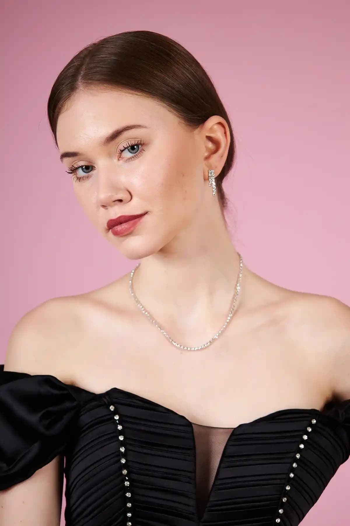 İrva Collection ve Ressia Kolye Karşılaştırması: Hangi Model Sizin İçin Uygun