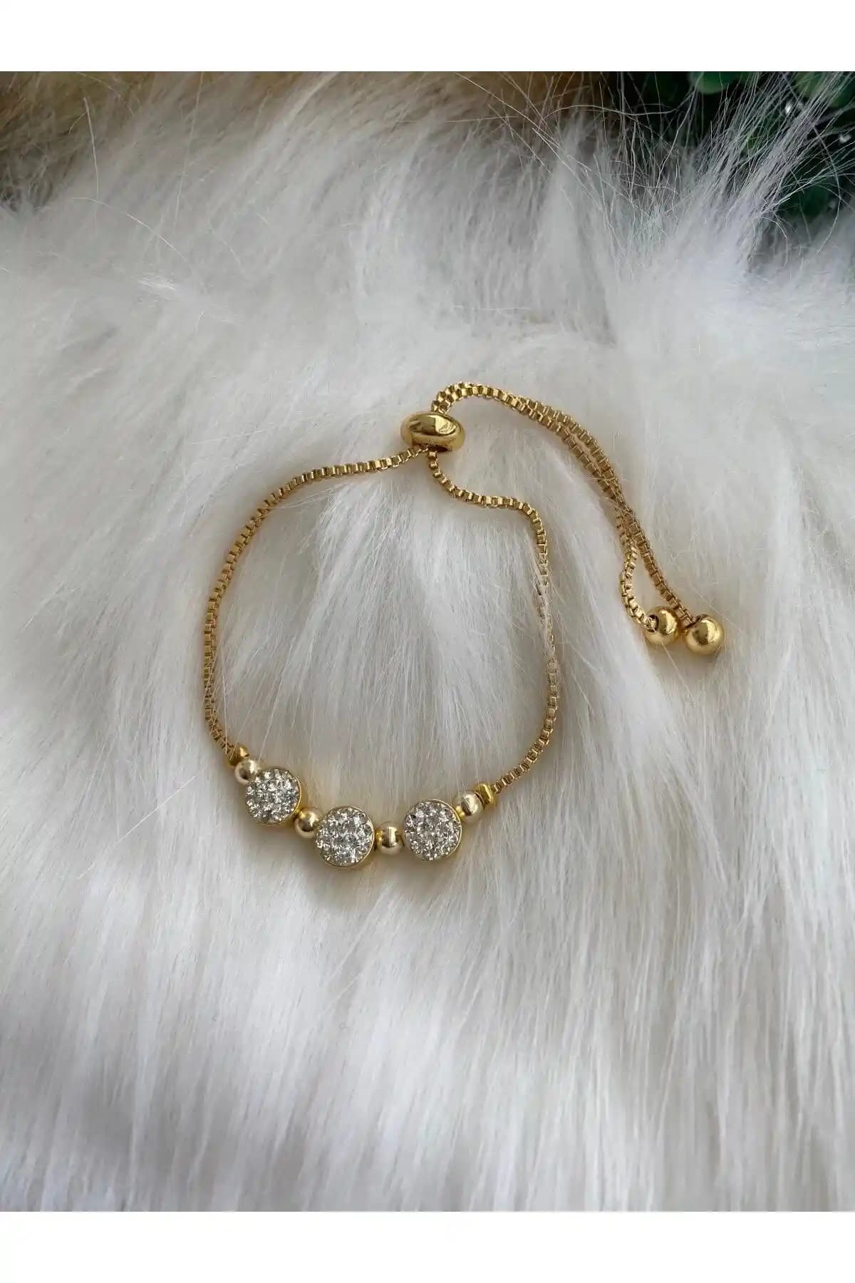 Jack Ferrero Altın Kaplama Renk Atmaz Bileklik: Şıklık ve Dayanıklılık Sunan Zarif Takı