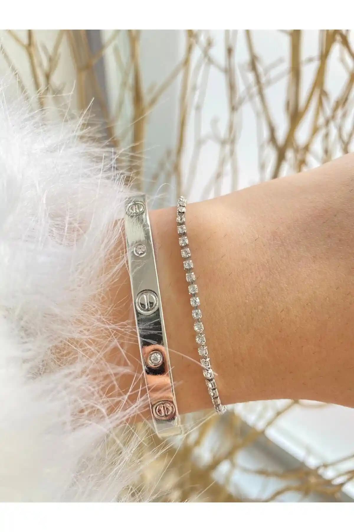 Jack Ferrero Kadınlar İçin Tasarlanmış Altın Kaplama Bileklik Seti Günlük ve Özel Kullanım İçin