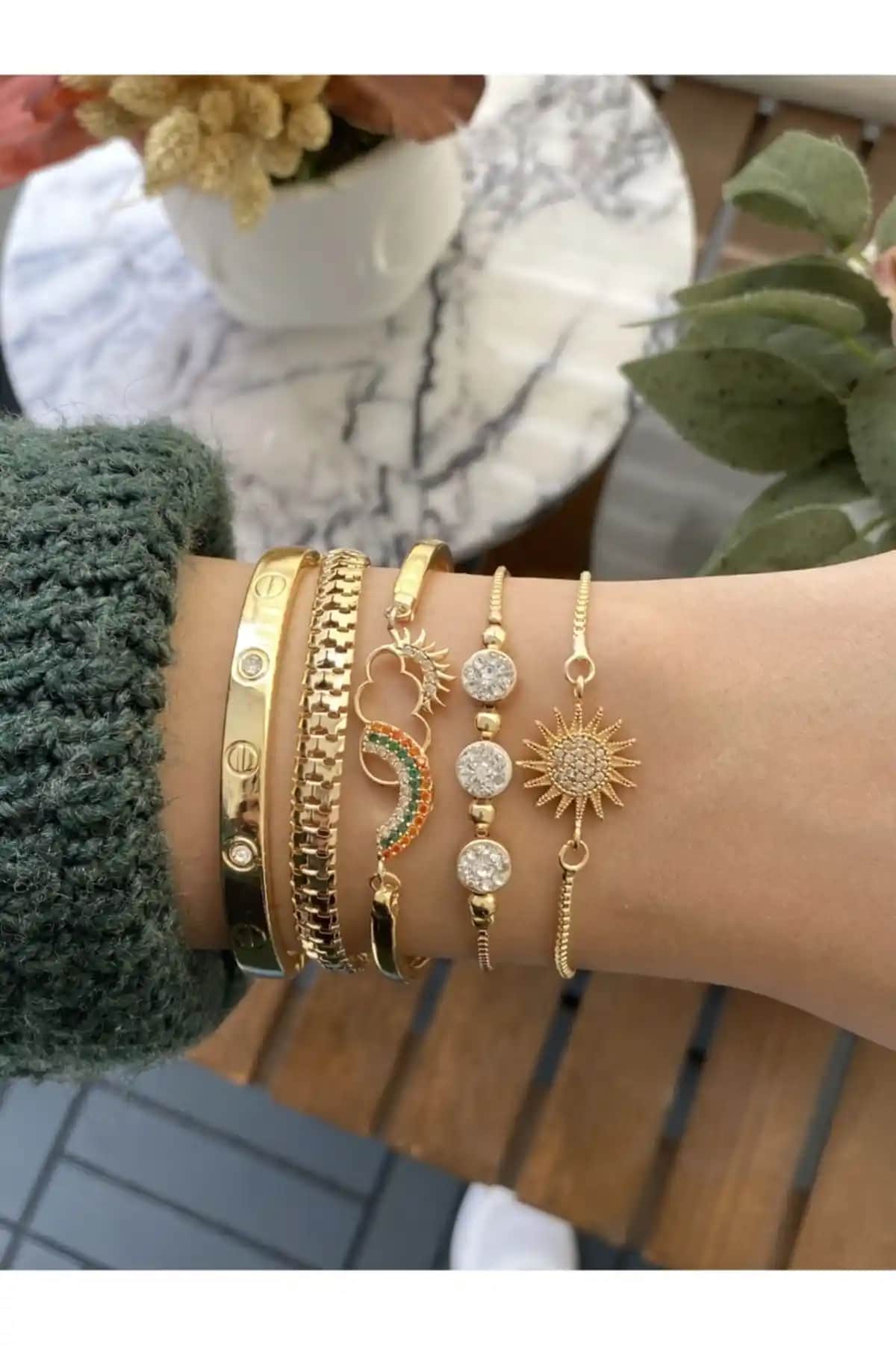 Jack Ferrero ve Jenny Daphne Kadın Bileklik Setleri Karşılaştırması