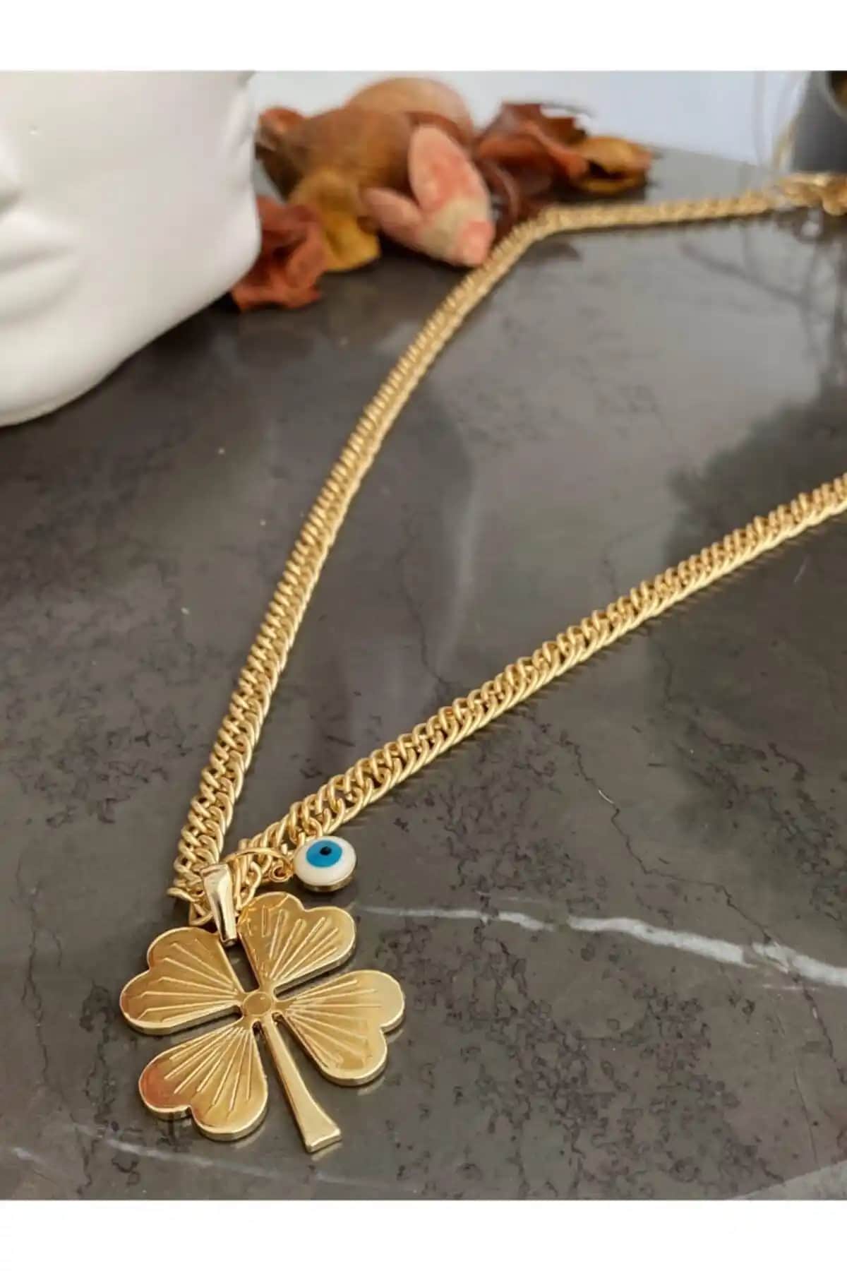 Jack Ferrero ve Jenny Daphne Kadın Kolyesi Karşılaştırması: Tasarım, Malzeme ve Kullanıcı Yorumları