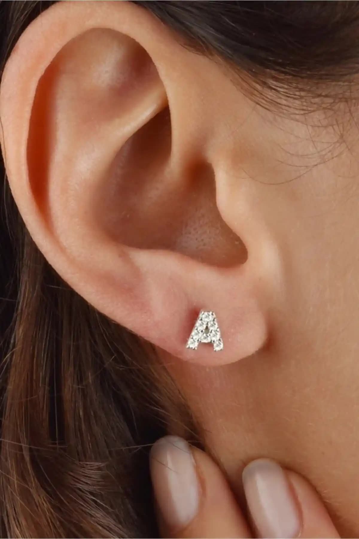 Jelux Silver 925 Ayar Gümüş Zirkon Taşlı Harfli Tekli Küpe Şıklık ve Dayanıklılık İçin