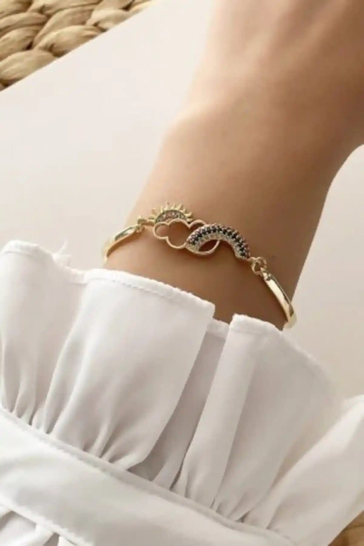 Jenny Daphne Gökkuşağı Bulut Güneş Zirkon Taşlı Bileklik: Modern ve Zarif Takı Tasarımı