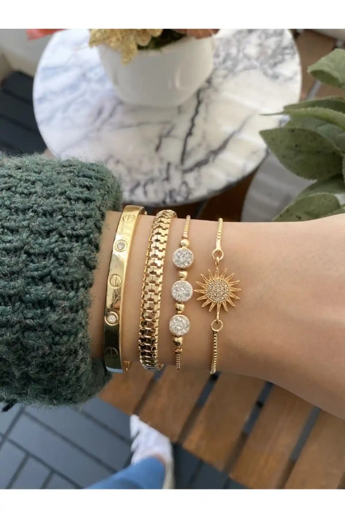 Jenny Daphne Kadın Altın Kaplama Bijuteri Bileklik Seti Şık ve Çok Yönlü Tasarım