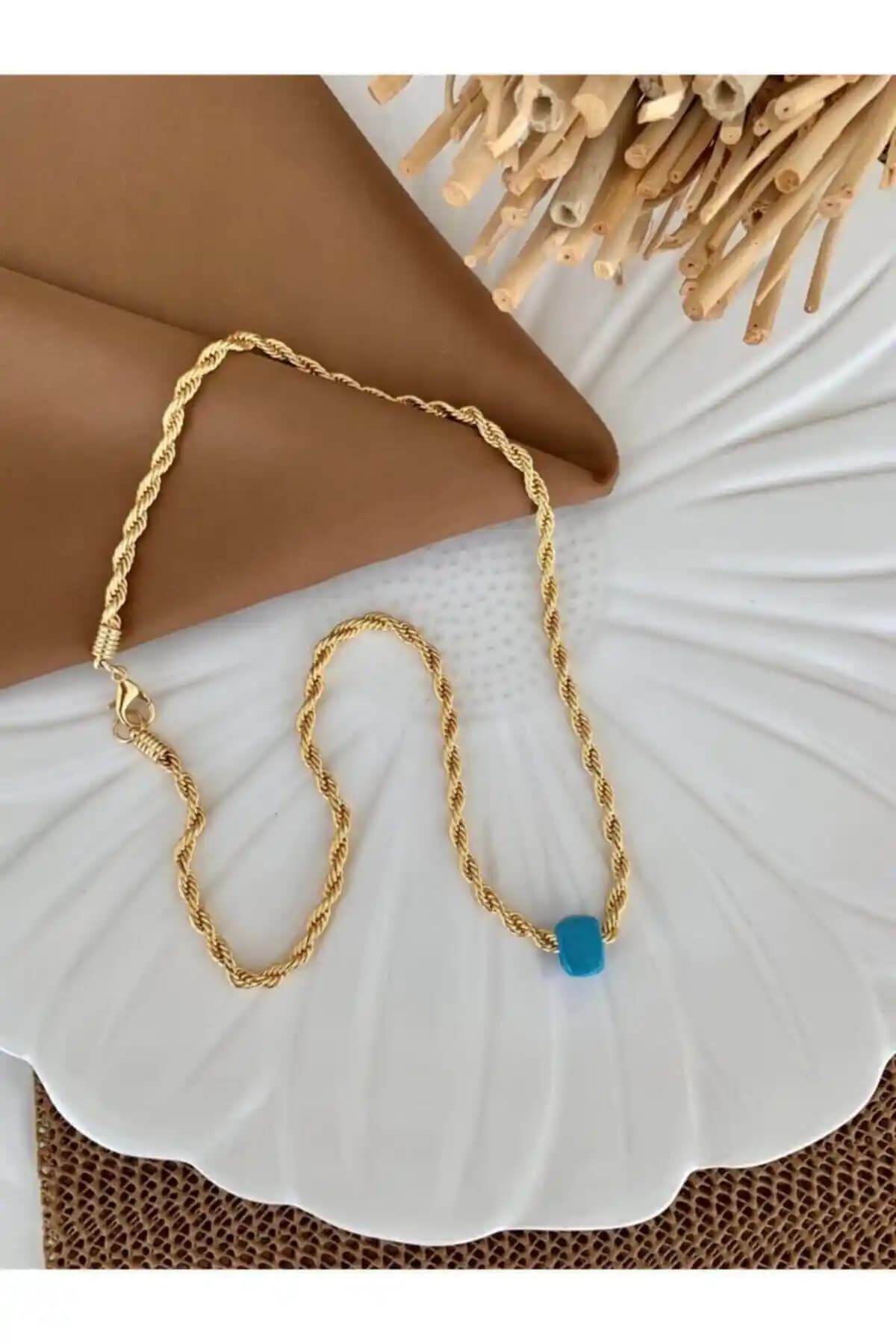 Jenny Daphne Kadın Nostaljik Boncuklu Burgu Kolye Şık ve Zarif Tasarım, Uygun Fiyatlı Kadın Aksesuarı