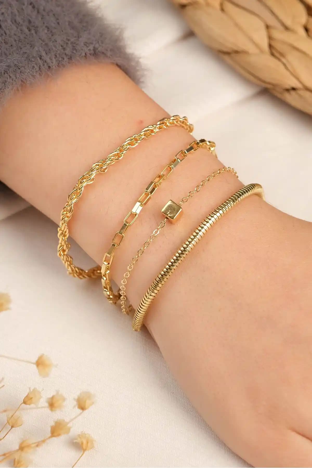 Jenny Daphne Kadın Renk Atmaz Kombin Bileklik Seti Şıklık ve Zarafetin Yeni Adresi