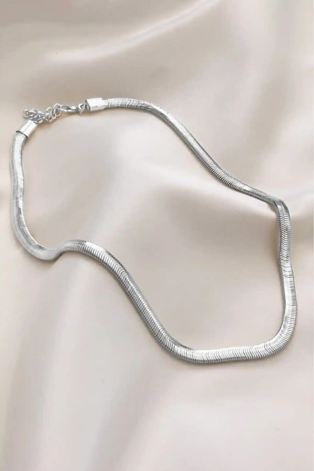 Jenny Daphne Kadınlar İçin Zarif ve Dayanıklı İtalyan Zincir Kolye Seçenekleri