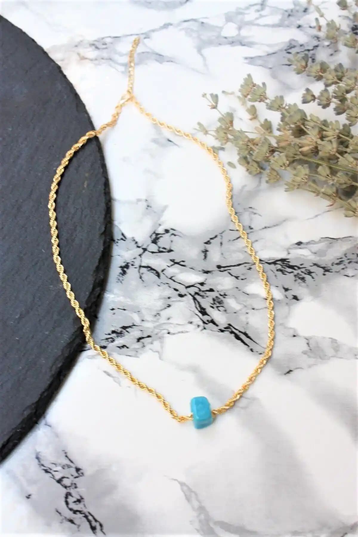 Kadın Nostaljik Boncuklu Burgu Kolye: Zarif ve Dayanıklı Altın Kaplama Tasarım